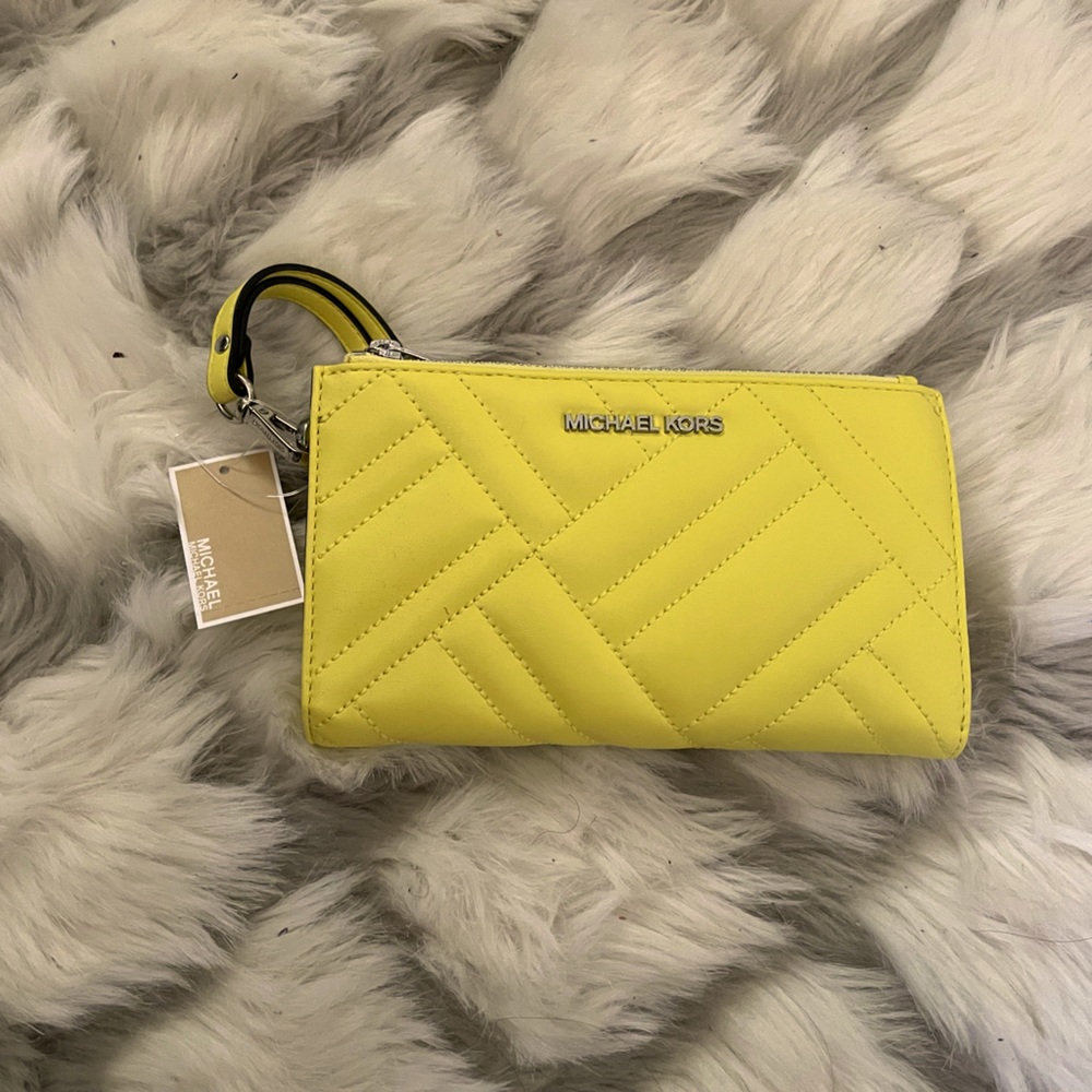 Michael kors wallet with tag